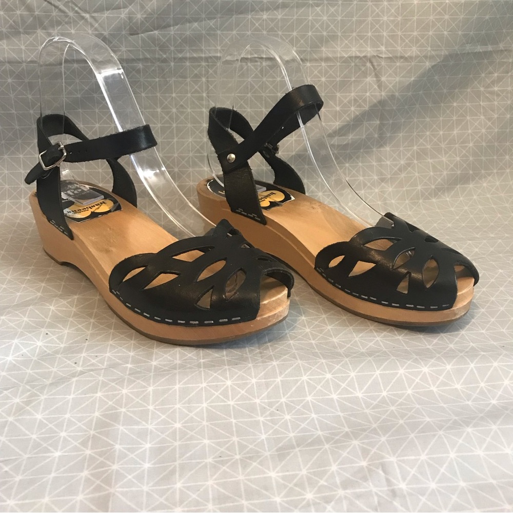 Toffel Swedish Hasbeens Ornament Low Clog Sandals in Black 36